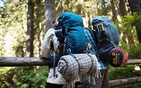 - Die Aelplersuit Fuer Backpackers - Rucksacktouristen Im Berghuesli Linthal