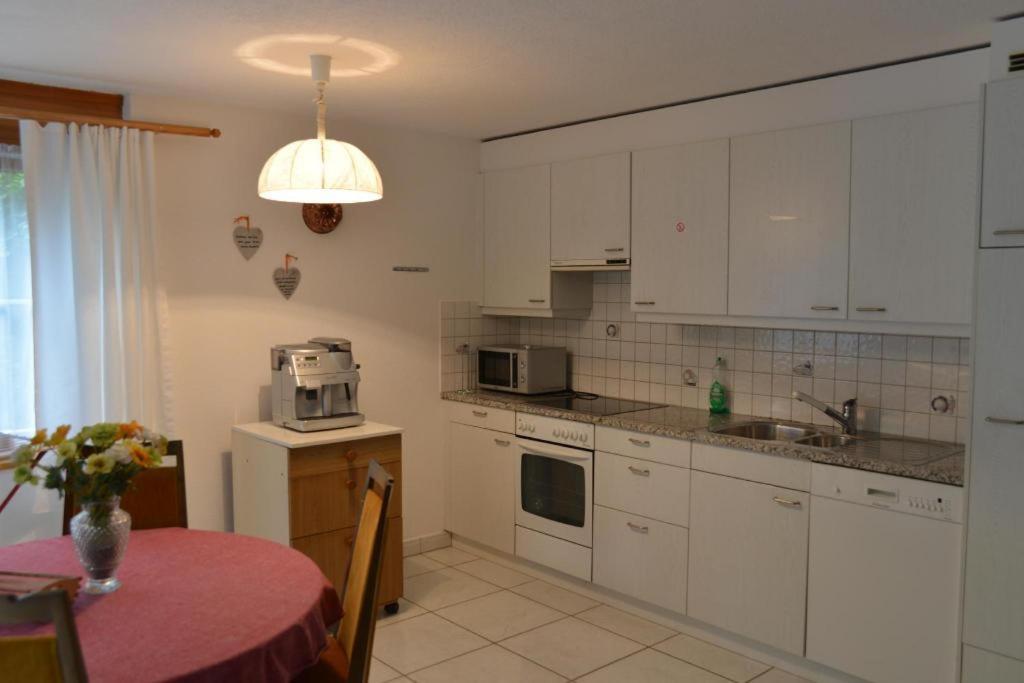 Bed And Breakfast - Die Aelplersuit Fuer Backpackers Im Berghuesli Linthal Eksteriør billede