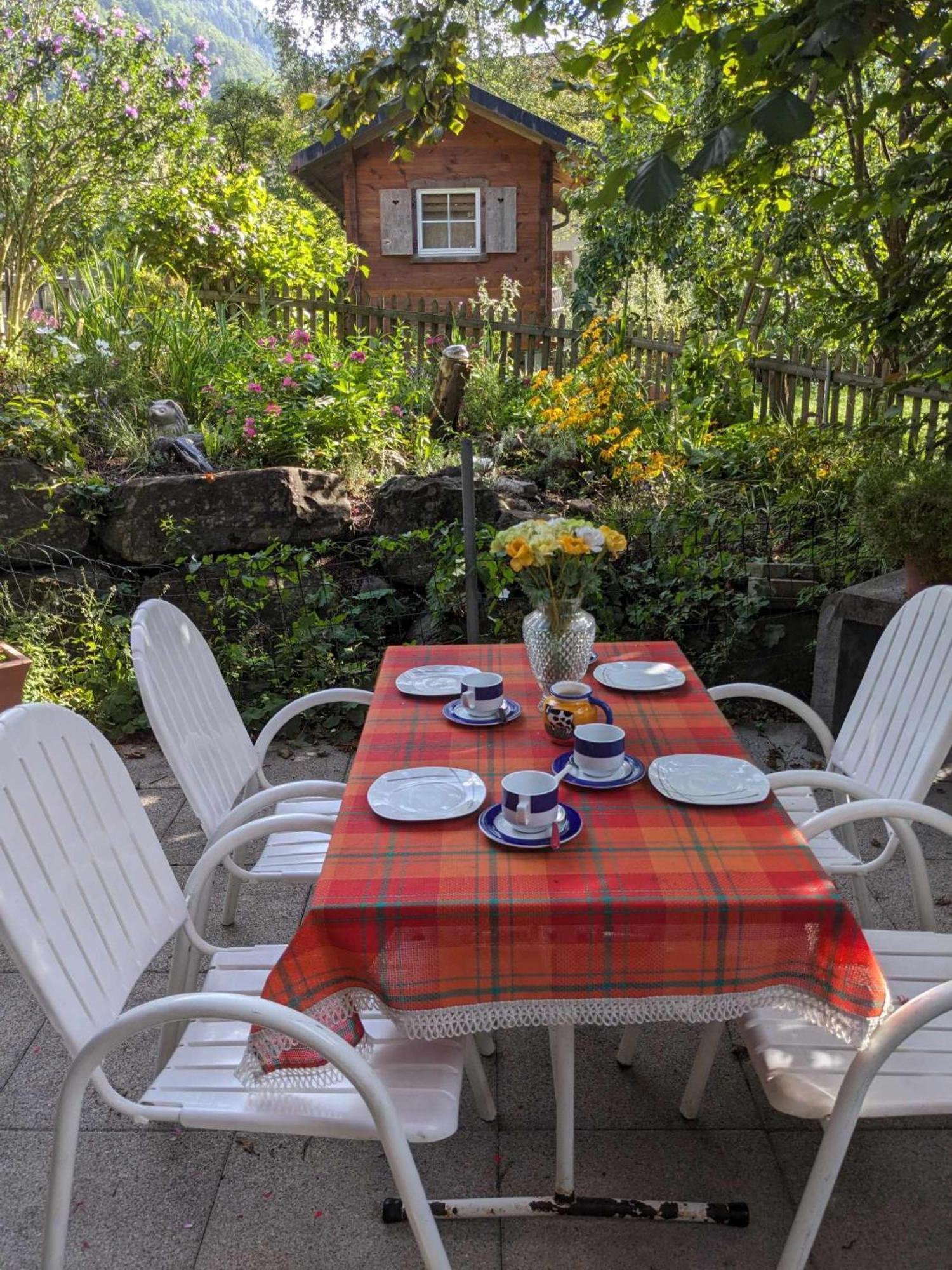 Bed And Breakfast - Die Aelplersuit Fuer Backpackers Im Berghuesli Linthal Eksteriør billede